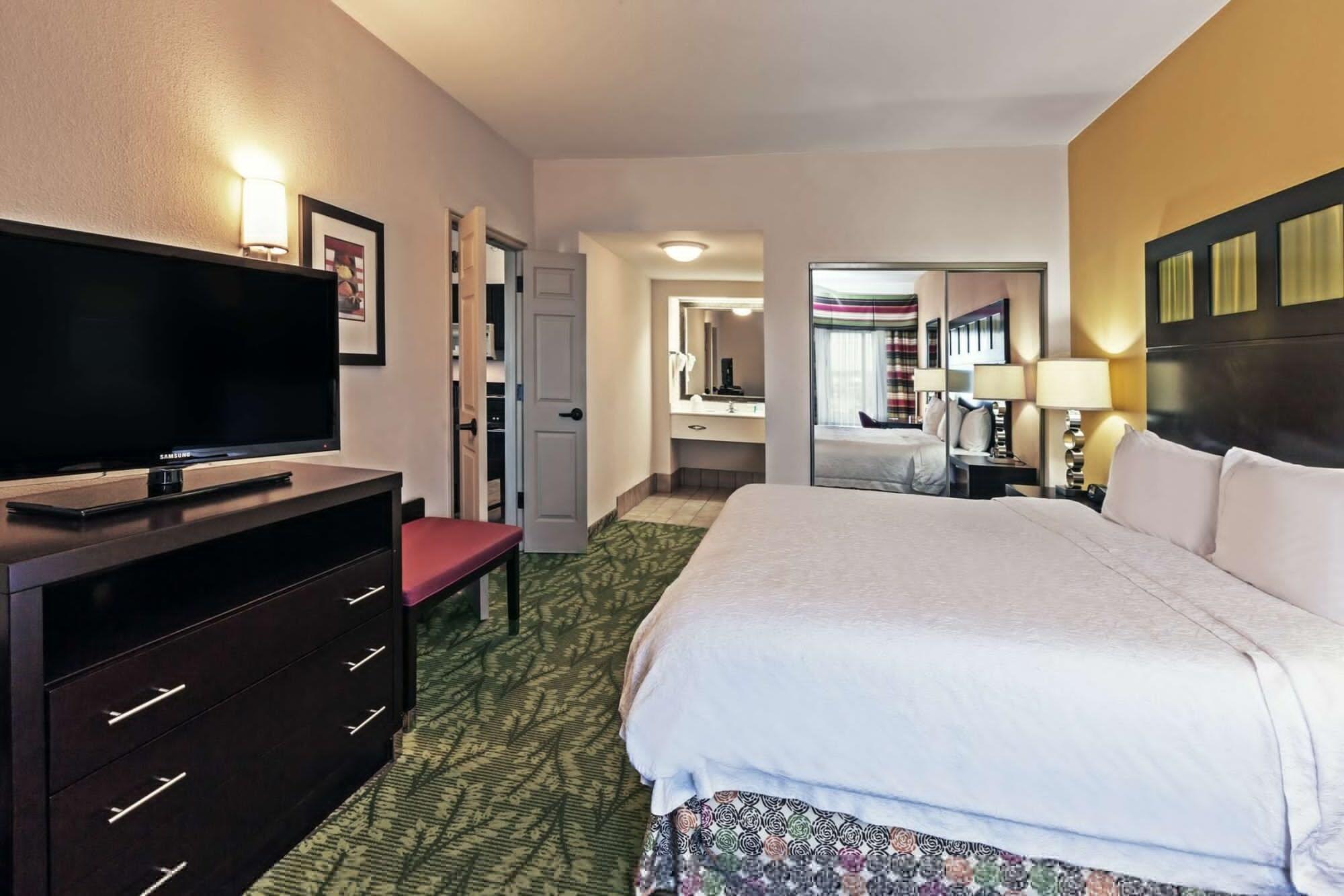 Hampton Inn & Suites Tulsa-Woodland Hills Exterior photo
